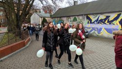 alt=&quot;Uczniowie podczas happeningu na terenie miast Turku.&quot;
