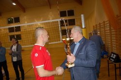 alt=&quot;Wręczanie nagród i pucharów najlepszym drużynom.&quot;